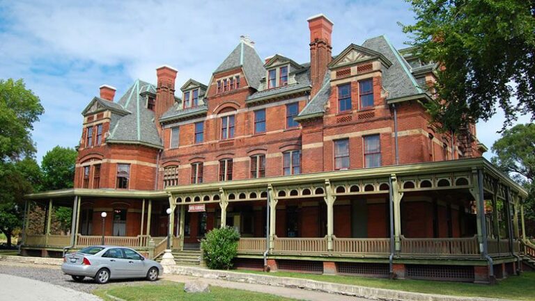 Team Chosen for $104M Renovation of Historic Hotel in Chicago’s Pullman Neighborhood