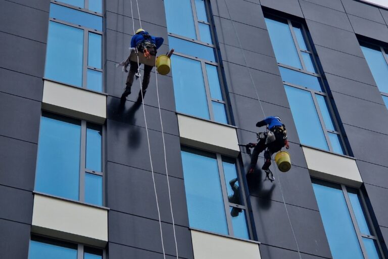 Back to Basics: How Exterior Glass Maintenance Supports Better Workplaces